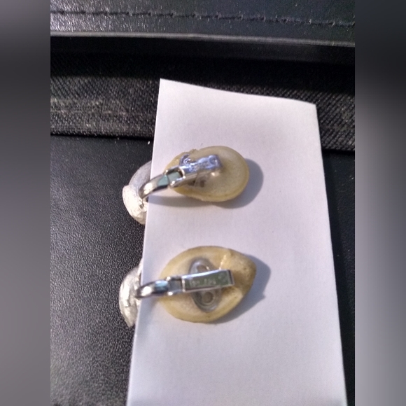 Vintage Pair of Trifari Clip-On Earrings, Silver Leaf Pattern, Signed - Picture 3 of 4